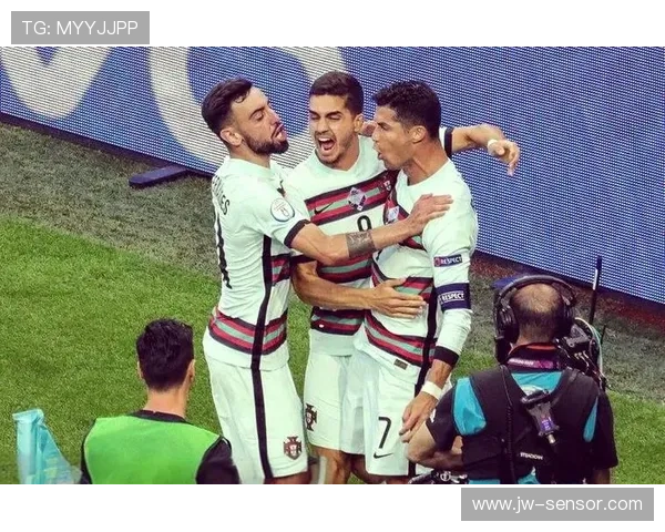 C罗携手梅西再创纪录 欧洲豪门联赛迎来巅峰对决风云 - 副本 - 副本 - 副本